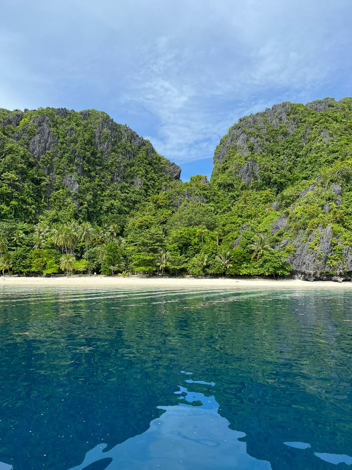 Image of a beautiful beach in a Kamusta Travel tour.